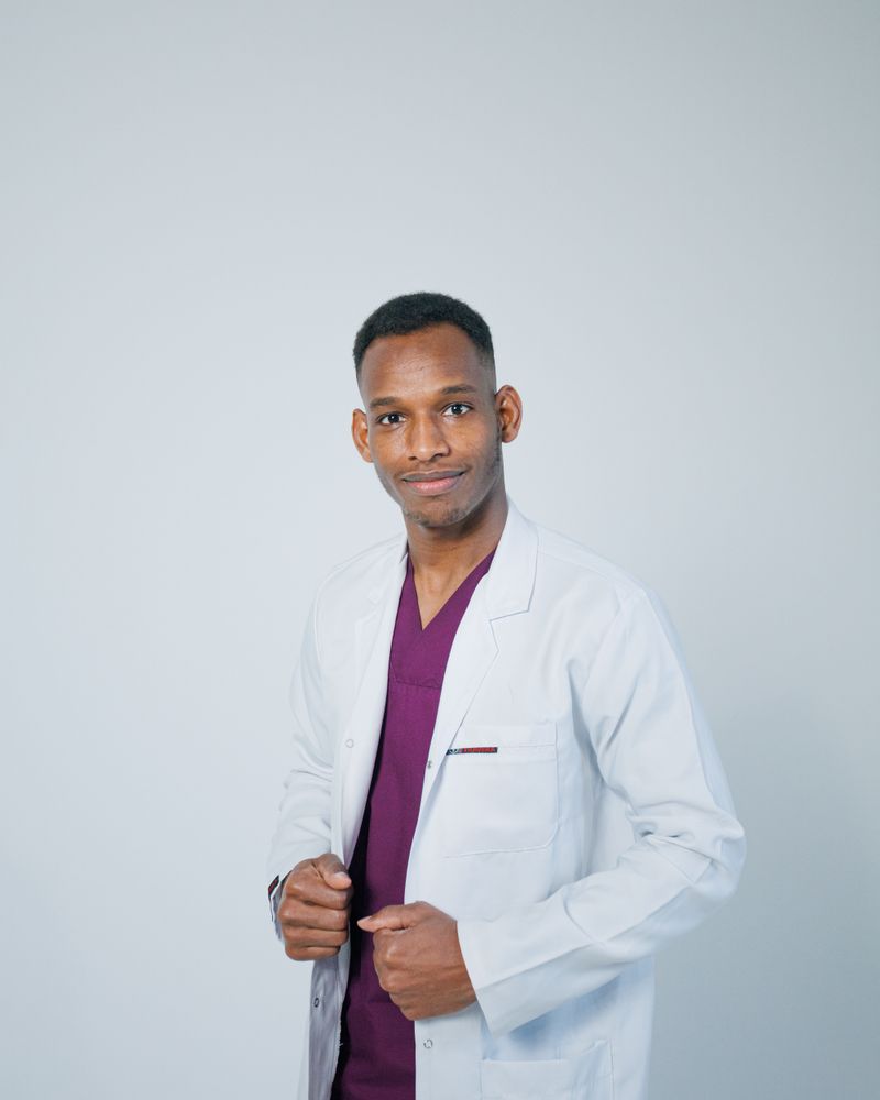 Lucas Overbeek, Mondhygiënist